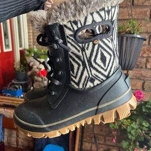 Bogs Black and White Patterned Winter Boots